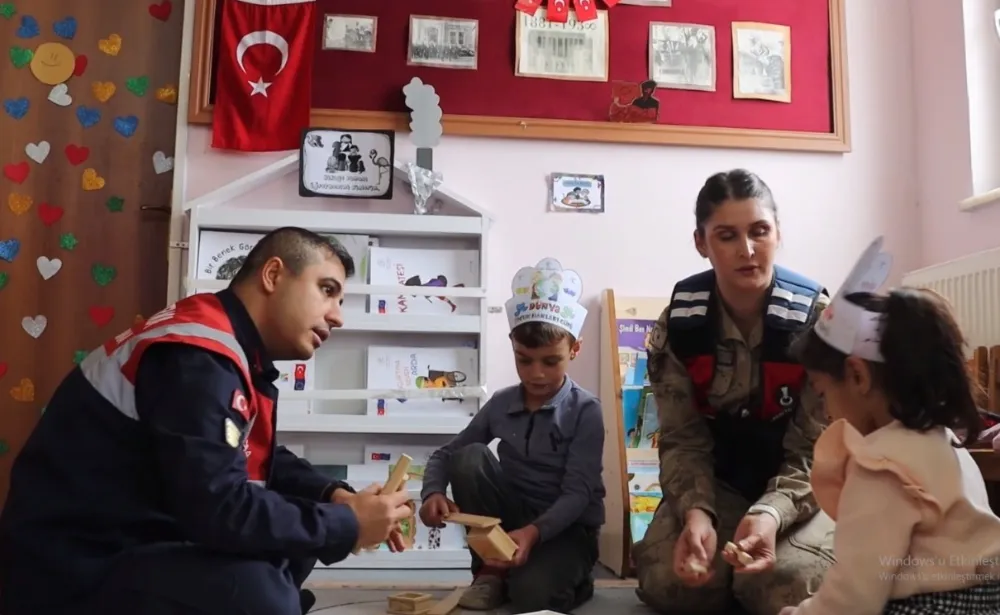 Jandarmadan Dünya Çocuk Hakları Günü’nde Anlamlı Etkinlik